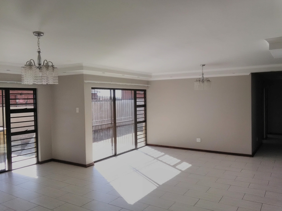 To Let 3 Bedroom Property for Rent in Hillside Free State